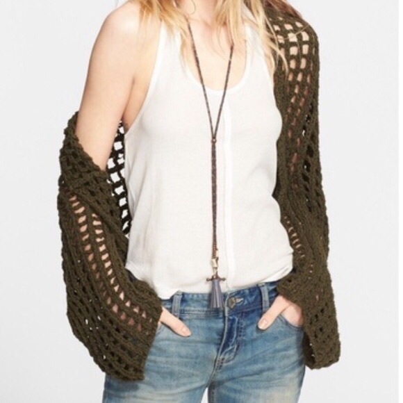 Free People Sweaters - NWT FREE PEOPLE Trinity Olive Chunky Shrug